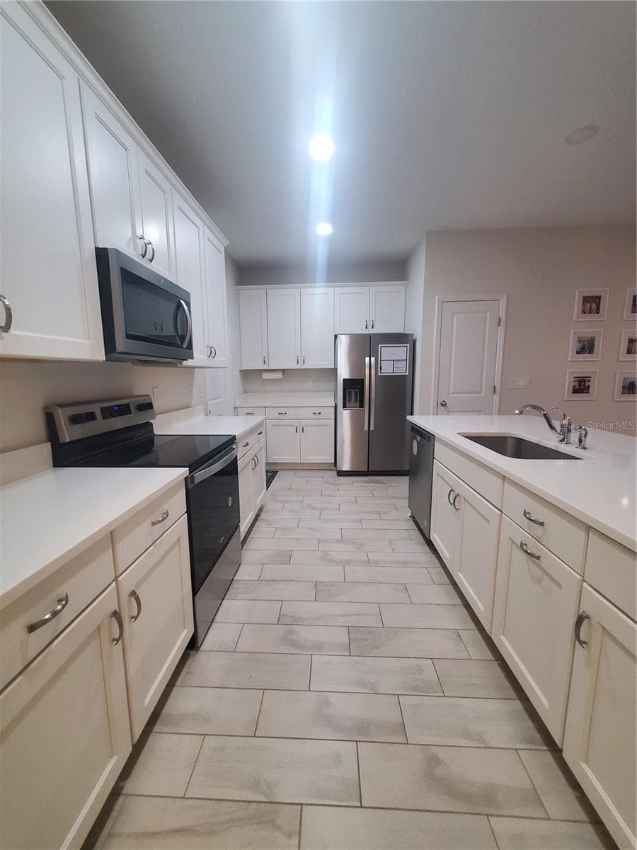 Townhouse at 10960 BRIGHTLEAF CT, RIVERVIEW, photo 4 of 37