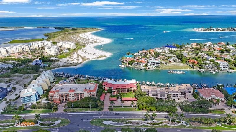 Condominium at 1060 PINELLAS BAYWAY S #103, ST PETERSBURG, photo 7 of 39