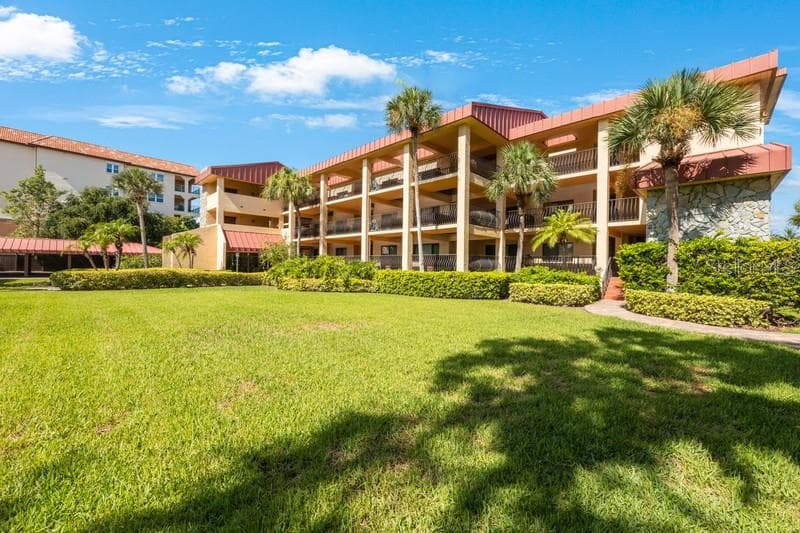 Condominium at 1060 PINELLAS BAYWAY S #103, ST PETERSBURG, photo 2 of 39
