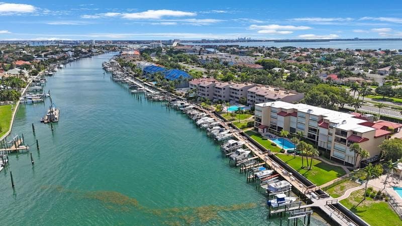 Condominium at 1060 PINELLAS BAYWAY S #103, ST PETERSBURG, photo 5 of 39