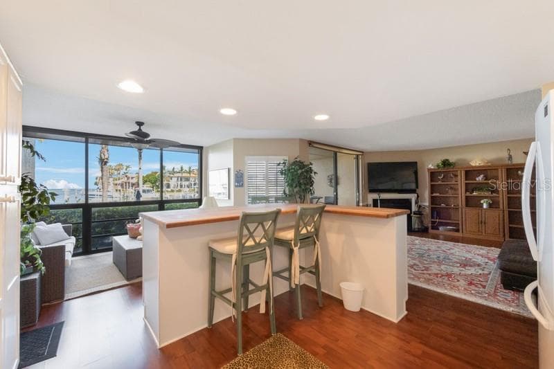 Condominium at 1060 PINELLAS BAYWAY S #103, ST PETERSBURG, photo 18 of 39