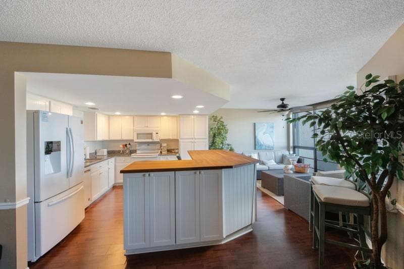 Condominium at 1060 PINELLAS BAYWAY S #103, ST PETERSBURG, photo 19 of 39