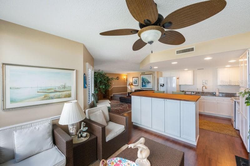 Condominium at 1060 PINELLAS BAYWAY S #103, ST PETERSBURG, photo 22 of 39