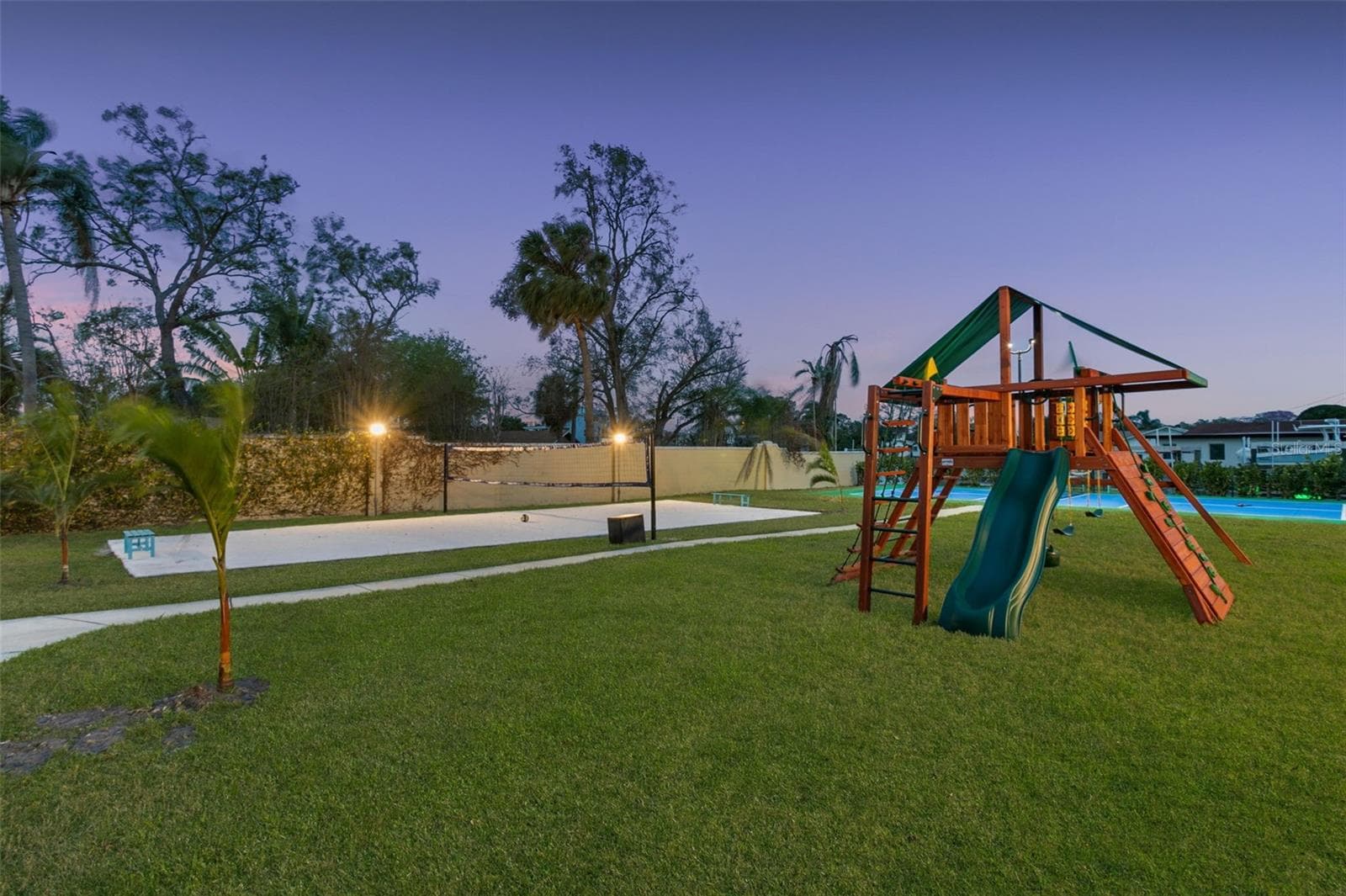 Single Family Residence at 4915 TROYDALE RD, TAMPA, photo 9 of 91