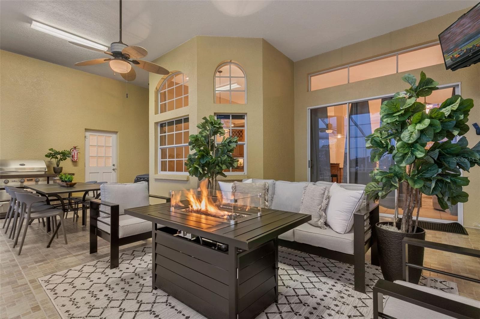 Single Family Residence at 4915 TROYDALE RD, TAMPA, photo 11 of 91