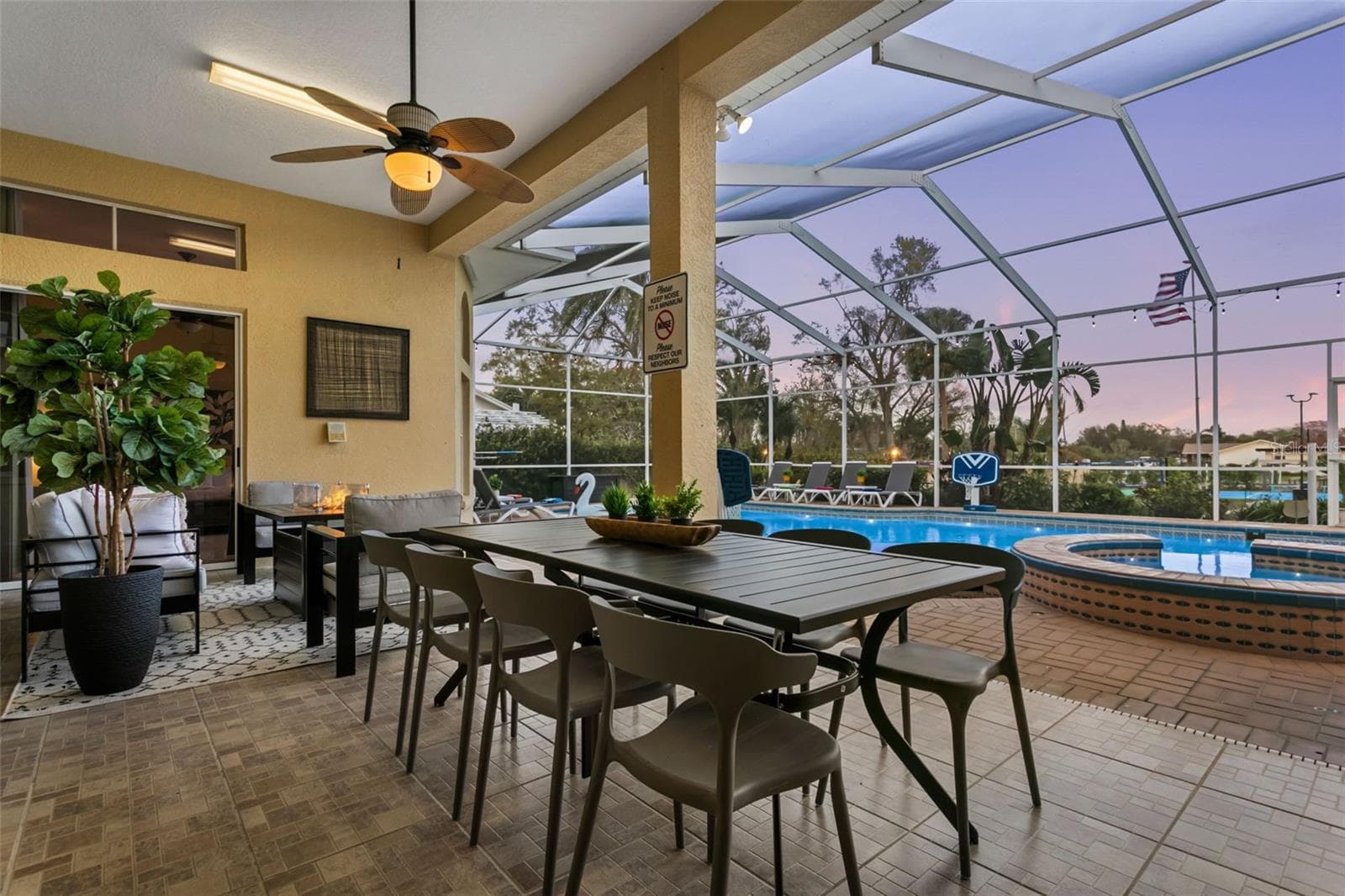 Single Family Residence at 4915 TROYDALE RD, TAMPA, photo 16 of 91