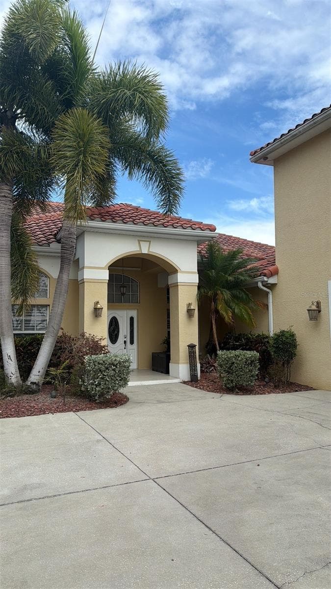 Single Family Residence at 4915 TROYDALE RD, TAMPA, photo 17 of 91