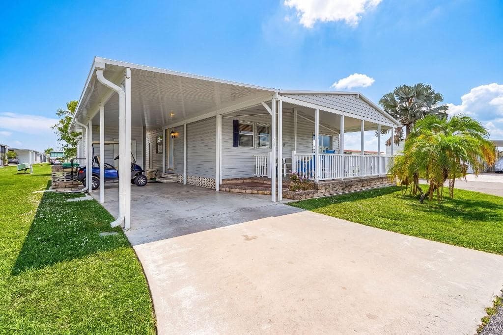 Mobile Home at 251 IBIS, PUNTA GORDA, photo 2 of 34