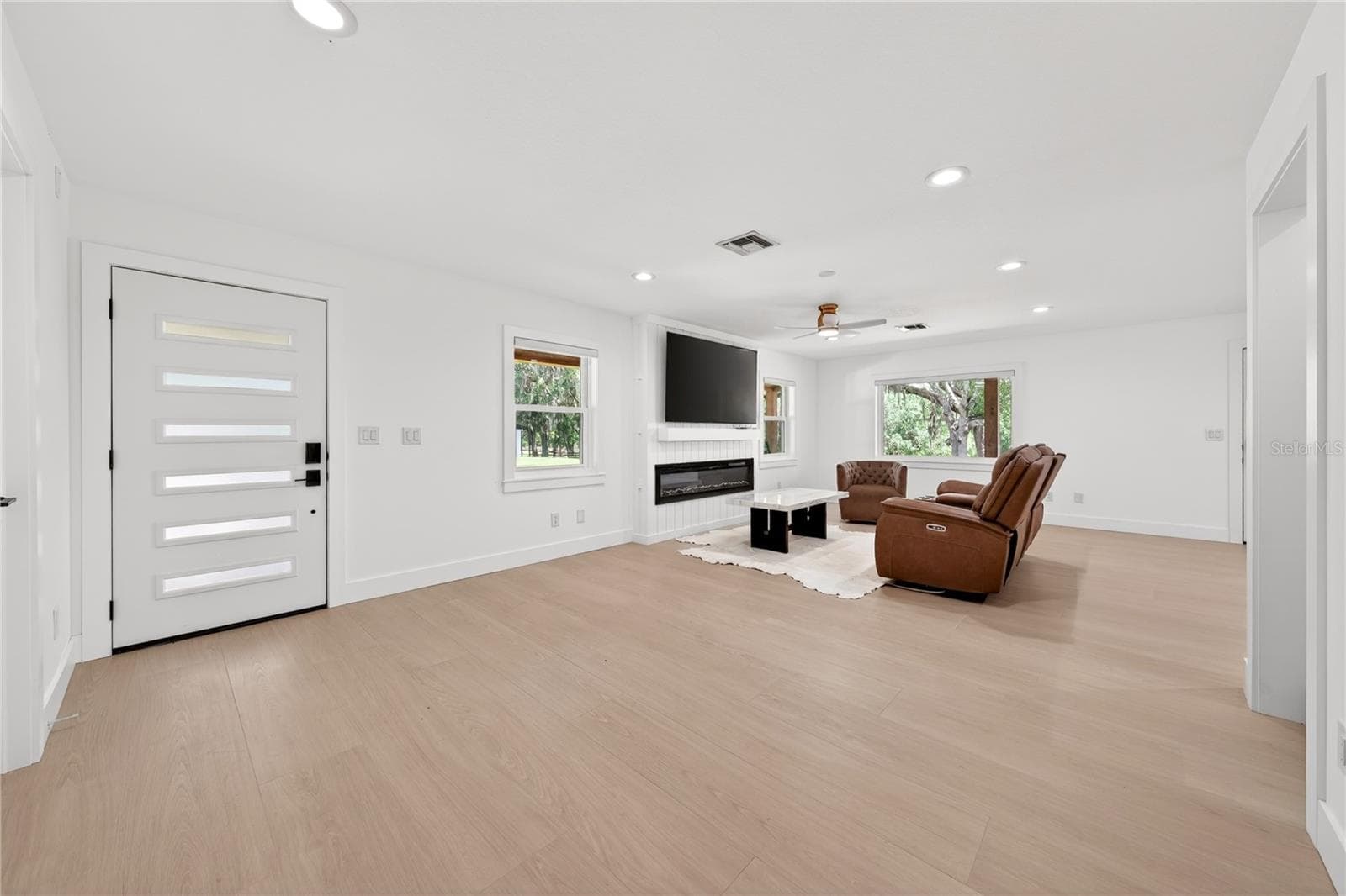 Foyer - 6450 NW HIGHWAY 225, OCALA