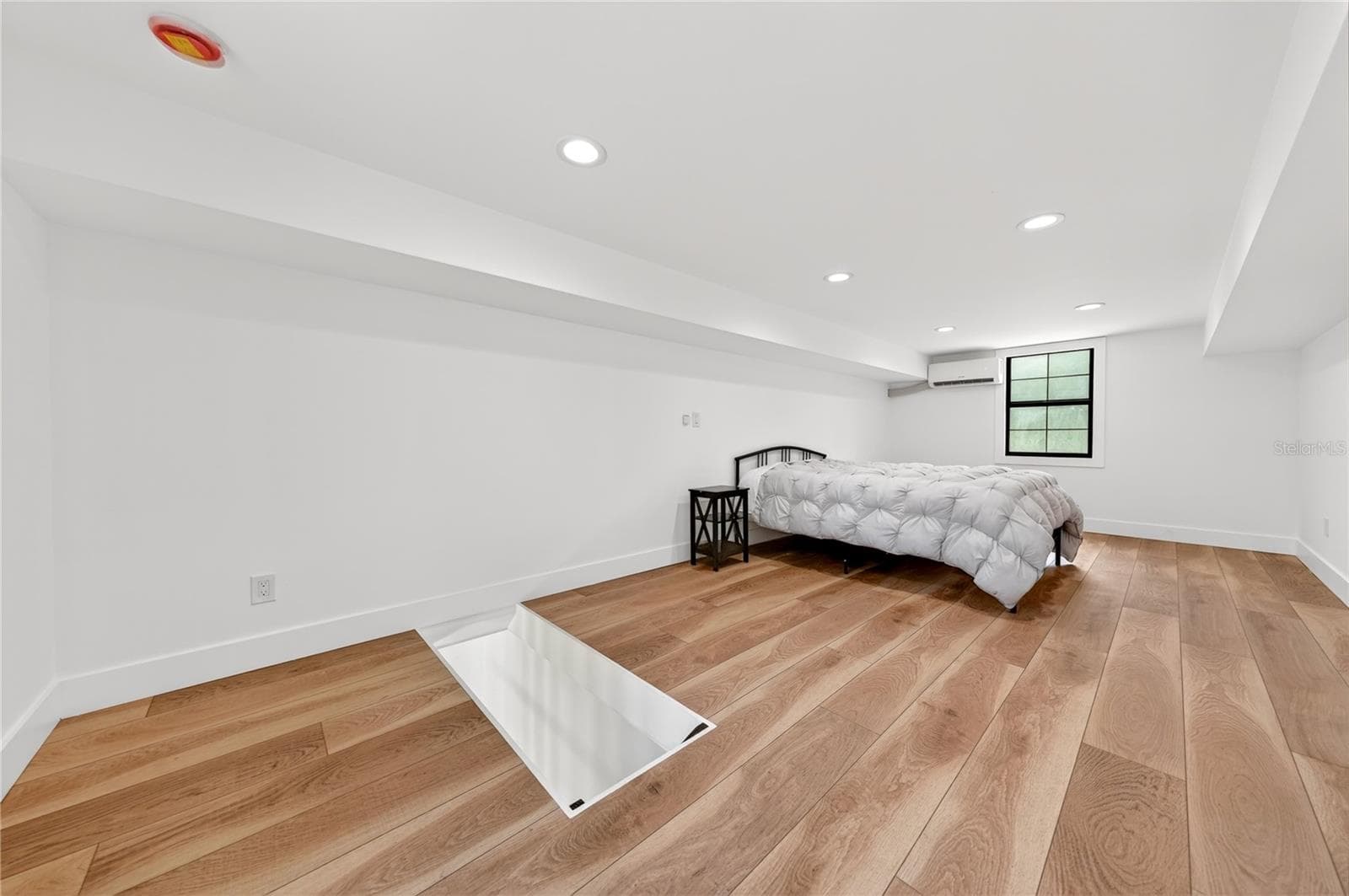 Barn - Living quarter - 2nd floor Bedroom - 6450 NW HIGHWAY 225, OCALA
