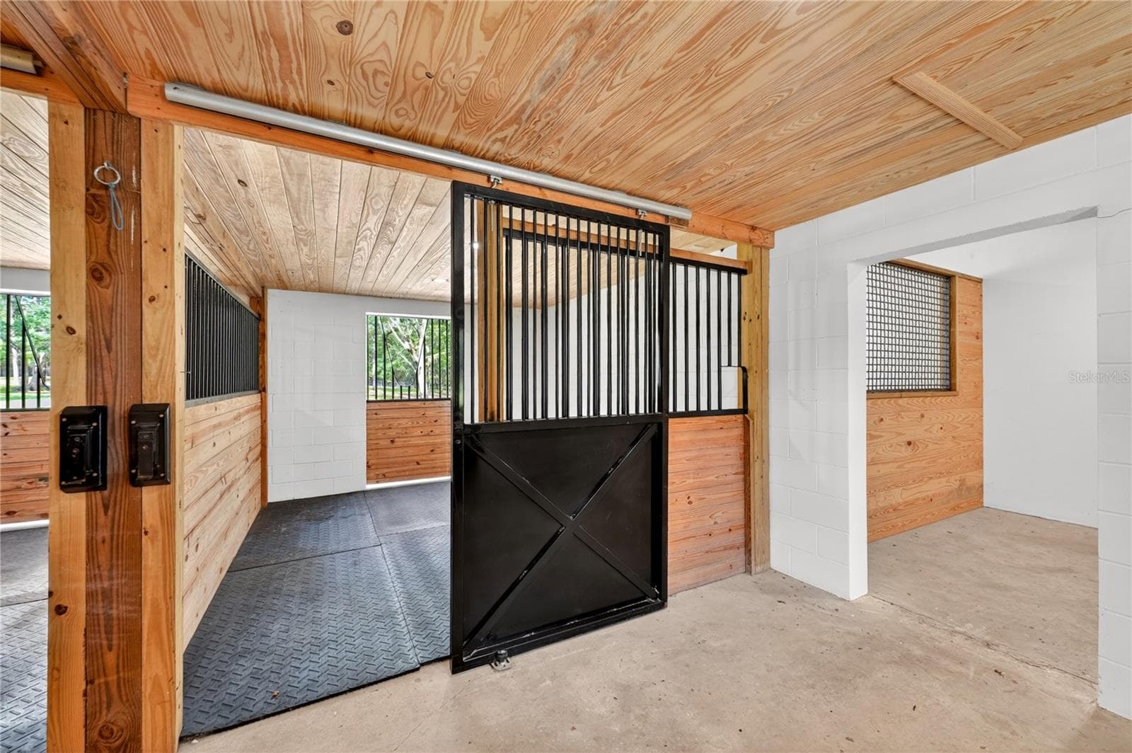 Barn - 3 Stalls - Tack room - 6450 NW HIGHWAY 225, OCALA