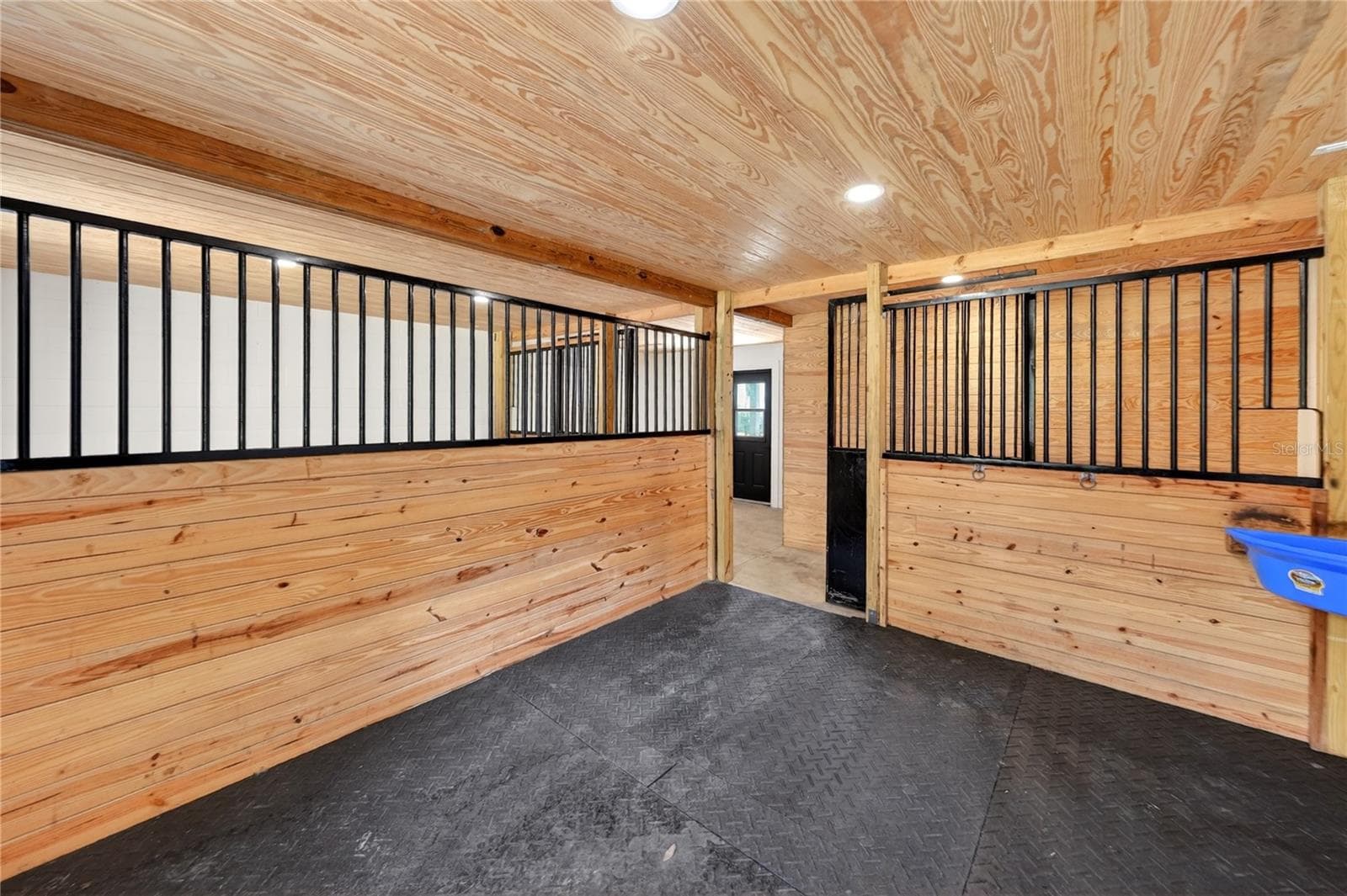 Barn - 6450 NW HIGHWAY 225, OCALA