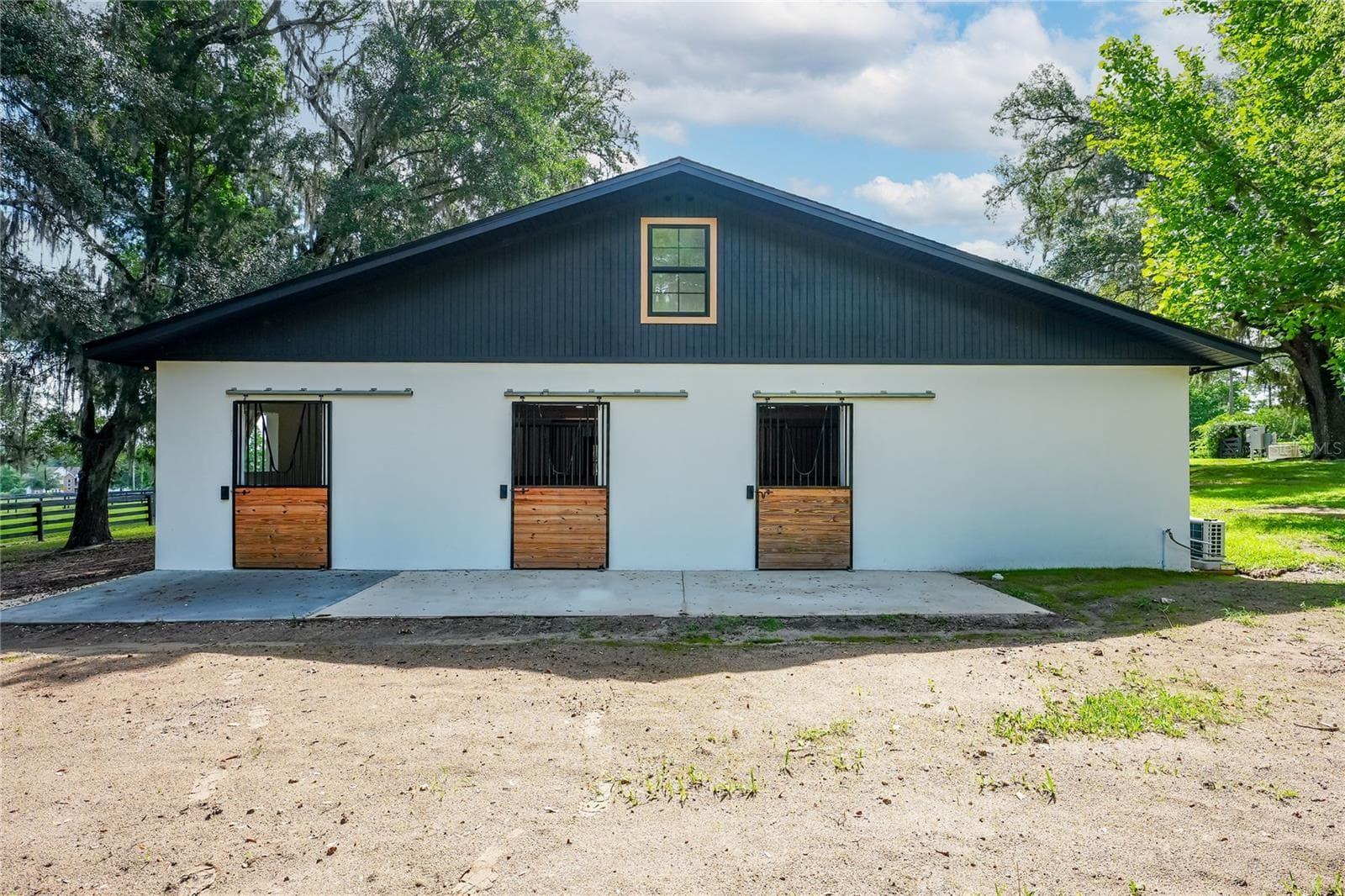 Barn - 6450 NW HIGHWAY 225, OCALA