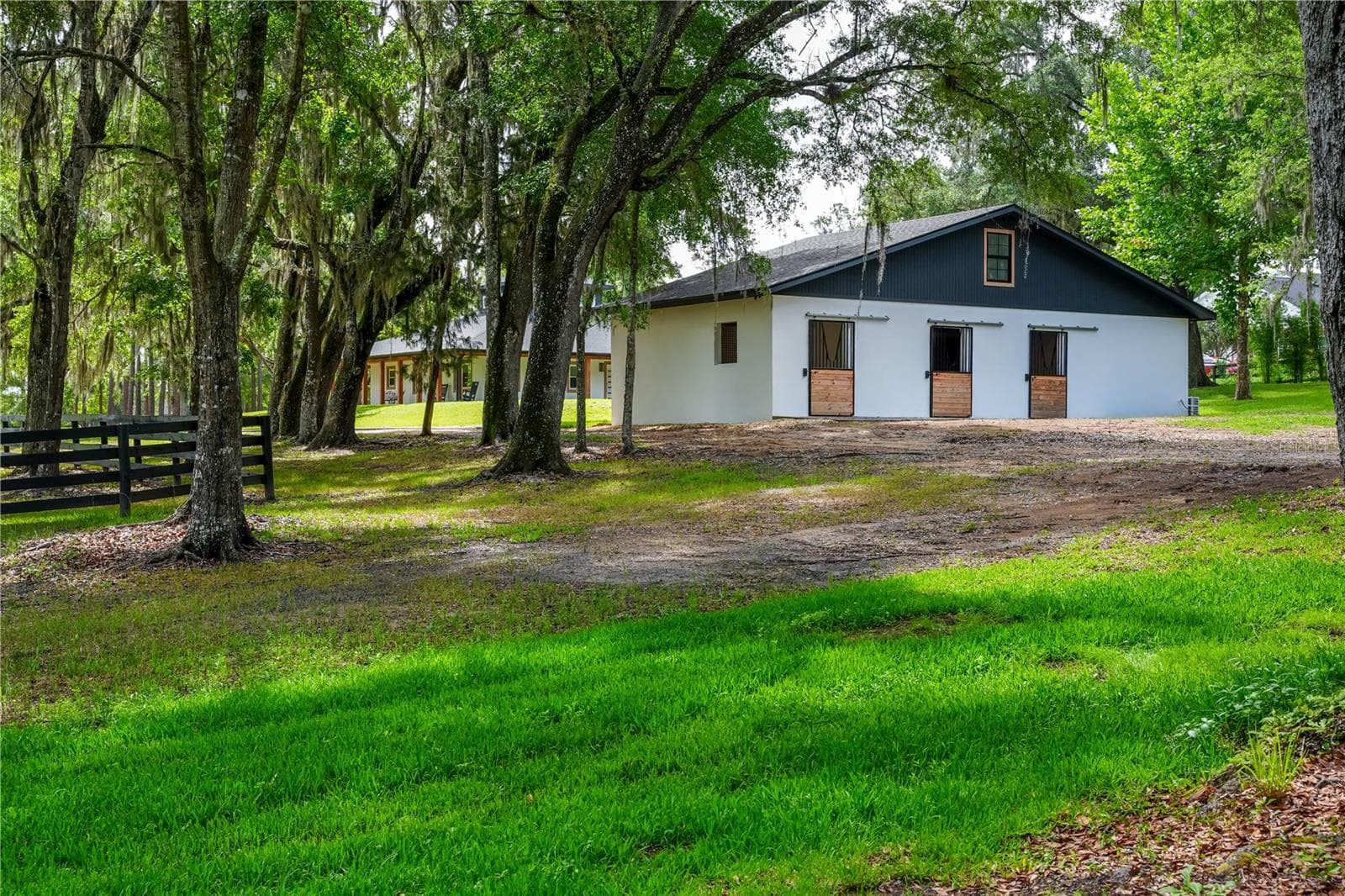 Barn - 6450 NW HIGHWAY 225, OCALA