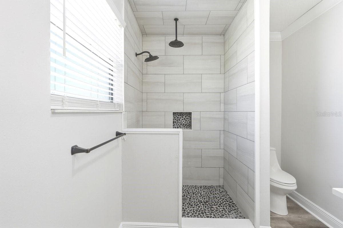 PRIMARY BATH - 105 MCDONALD ST, SOUTH DAYTONA