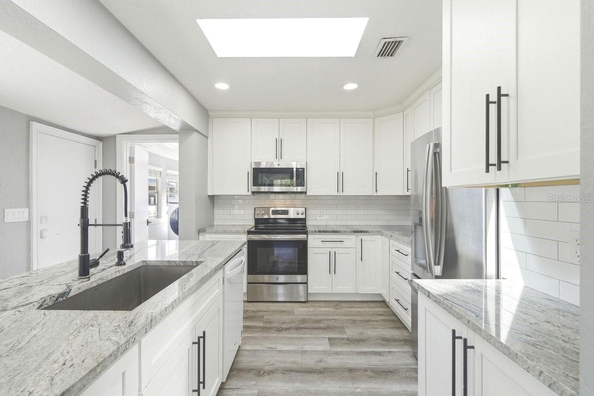 KITCHEN - 105 MCDONALD ST, SOUTH DAYTONA