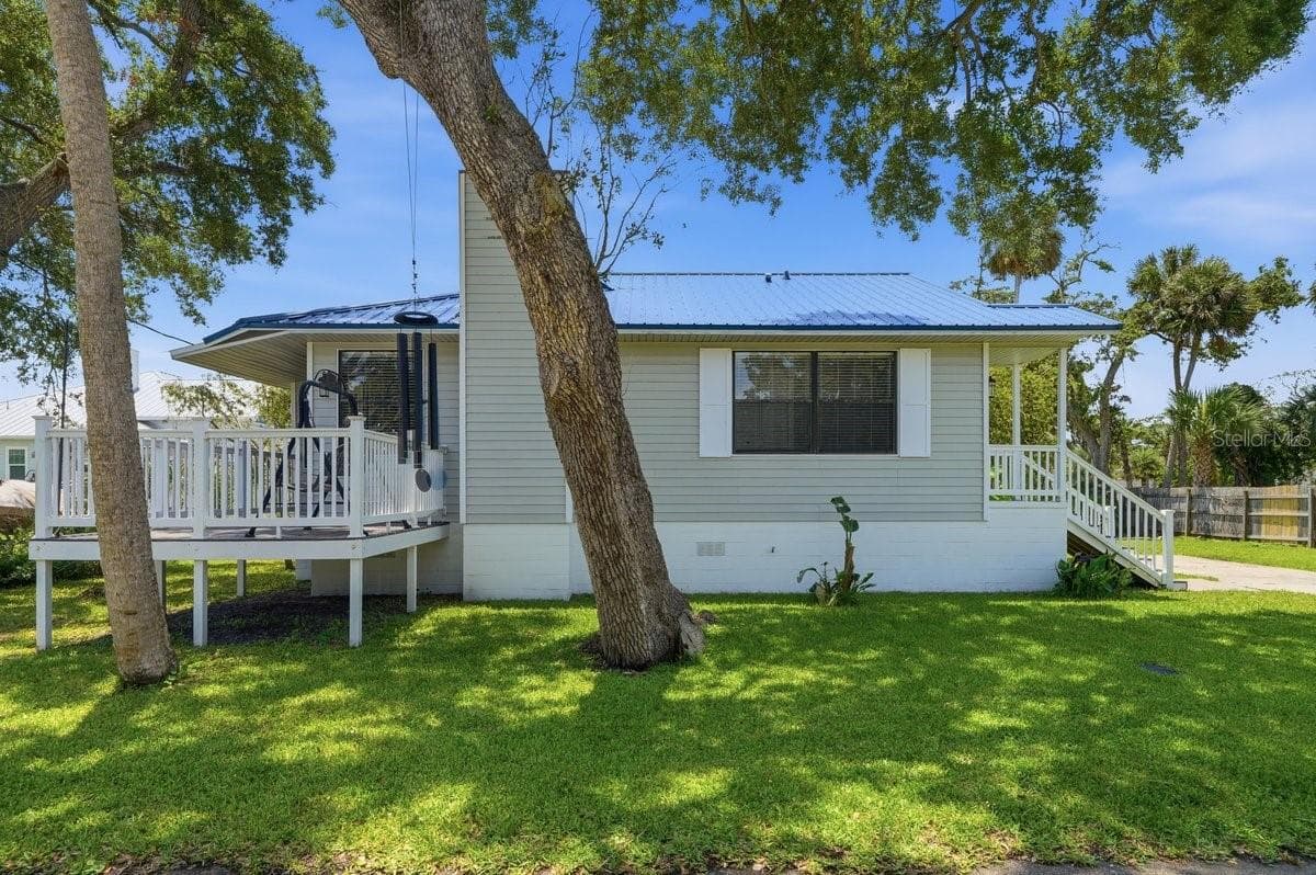 FRONT YARD - 105 MCDONALD ST, SOUTH DAYTONA