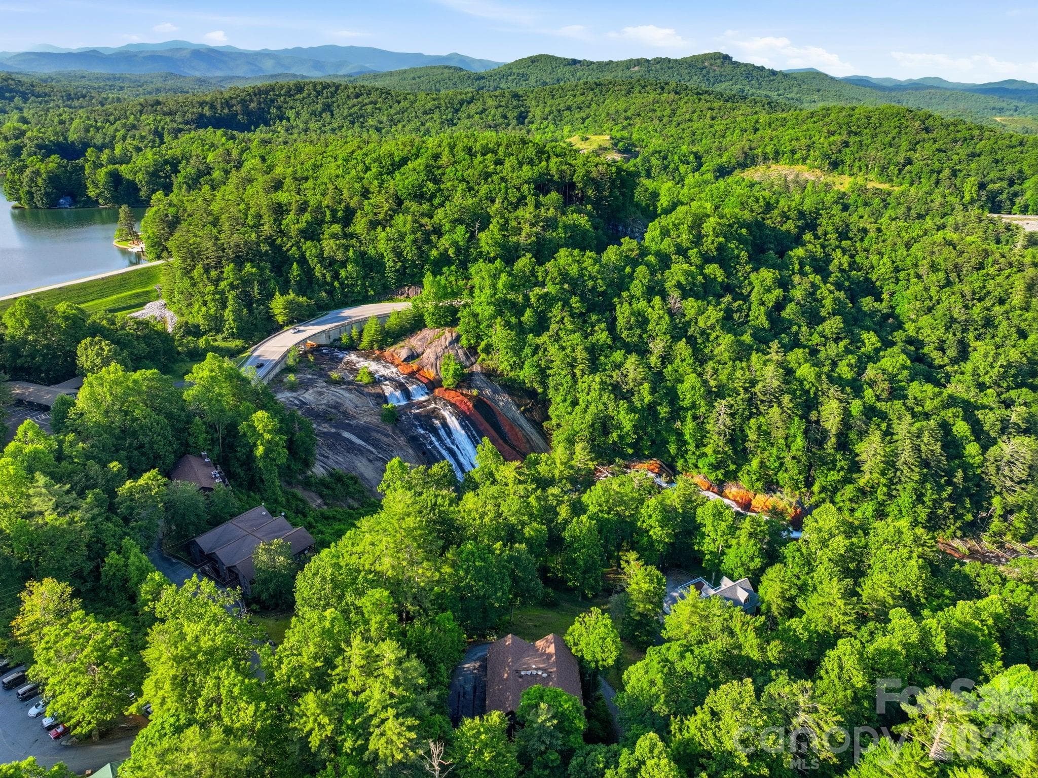 3BR/2BA Condo Overlooking the Falls - 30 Lower Tanglewood Road E, Lake Toxaway