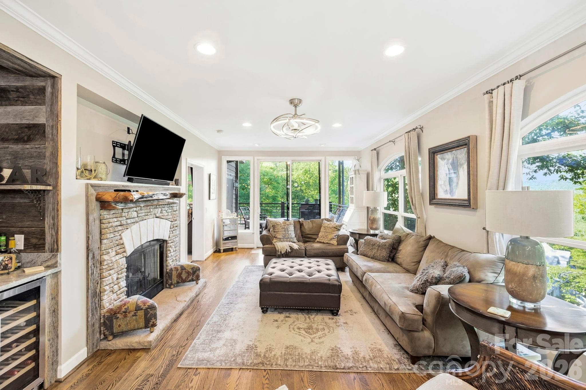 30 Lower Tanglewood Road E