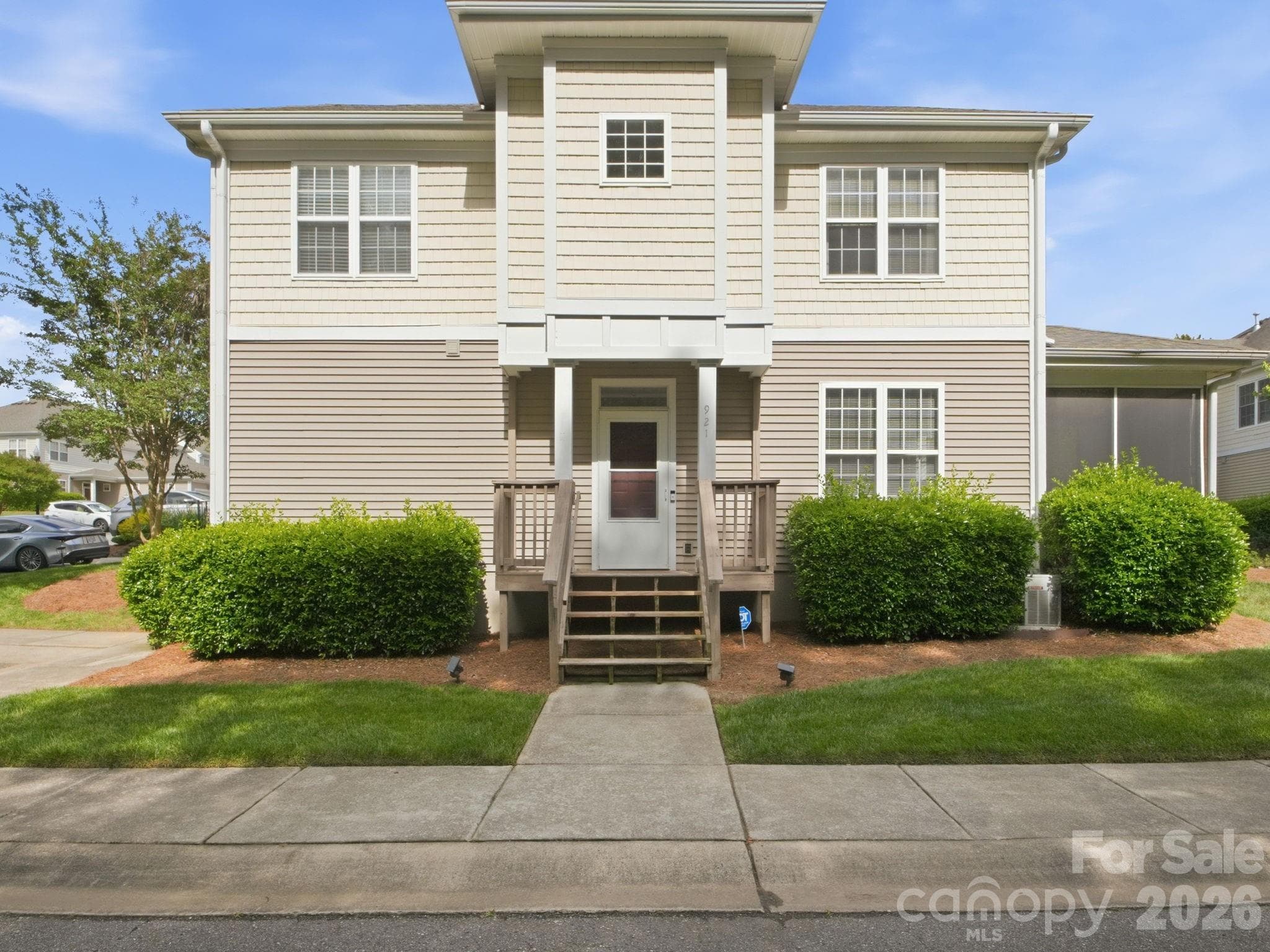 Townhouse at 921 Ashworth Drive, Gastonia, photo 2 of 19