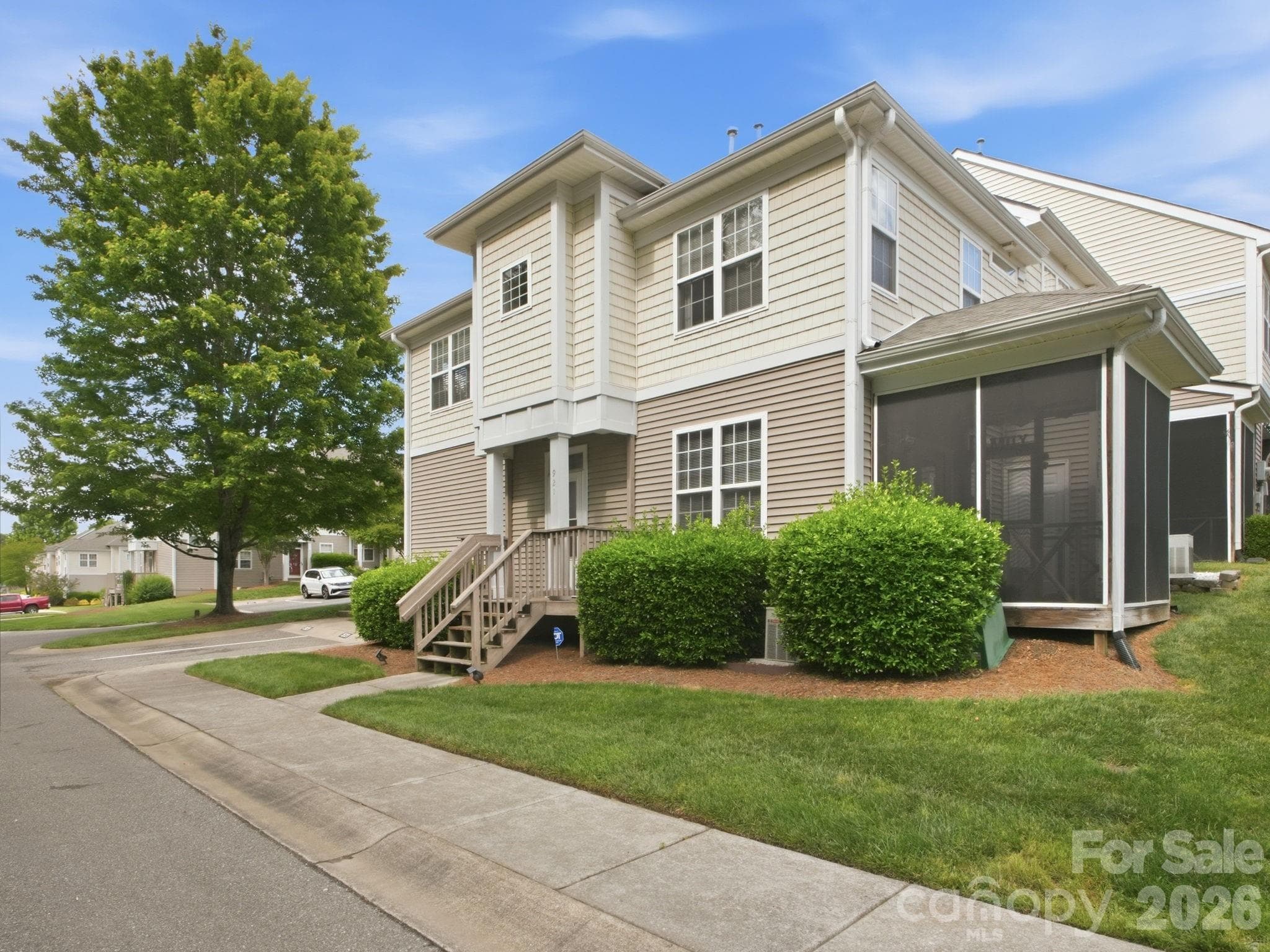 Townhouse at 921 Ashworth Drive, Gastonia, photo 4 of 19