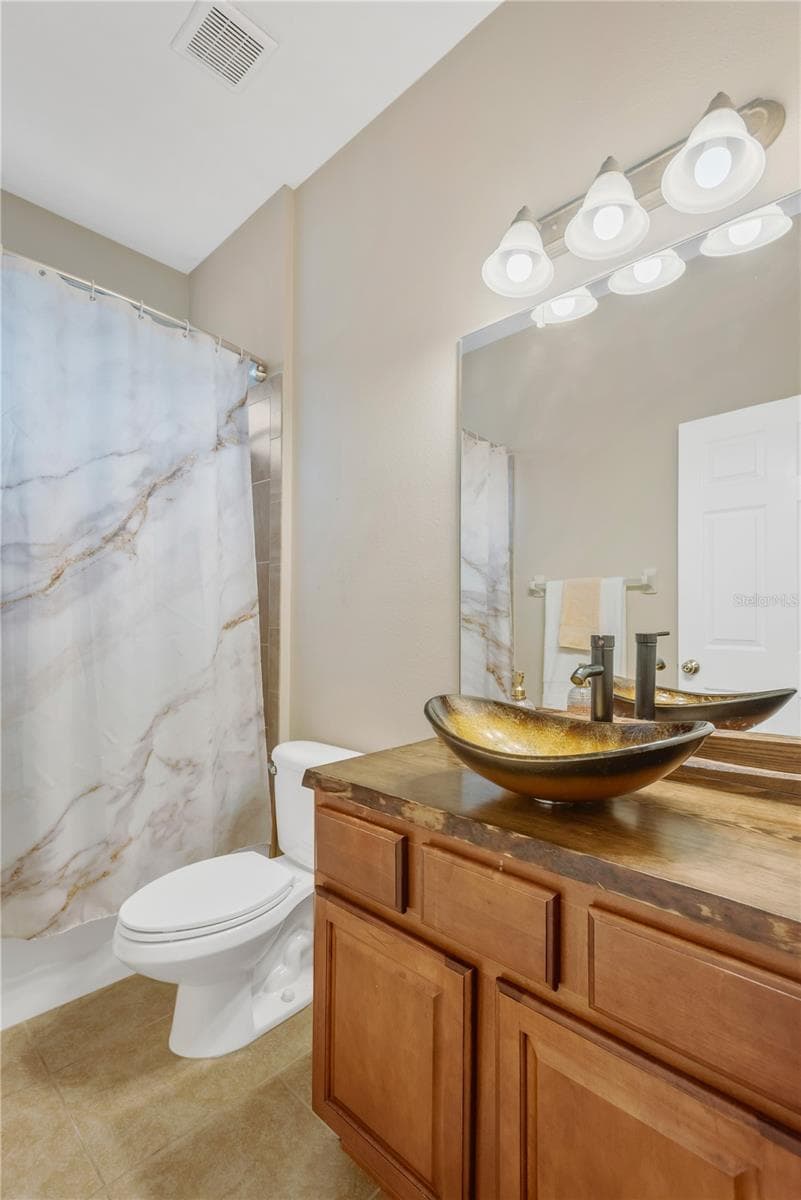 Single Family Residence at 10859 BREAKING ROCKS DR, TAMPA, photo 19 of 26
