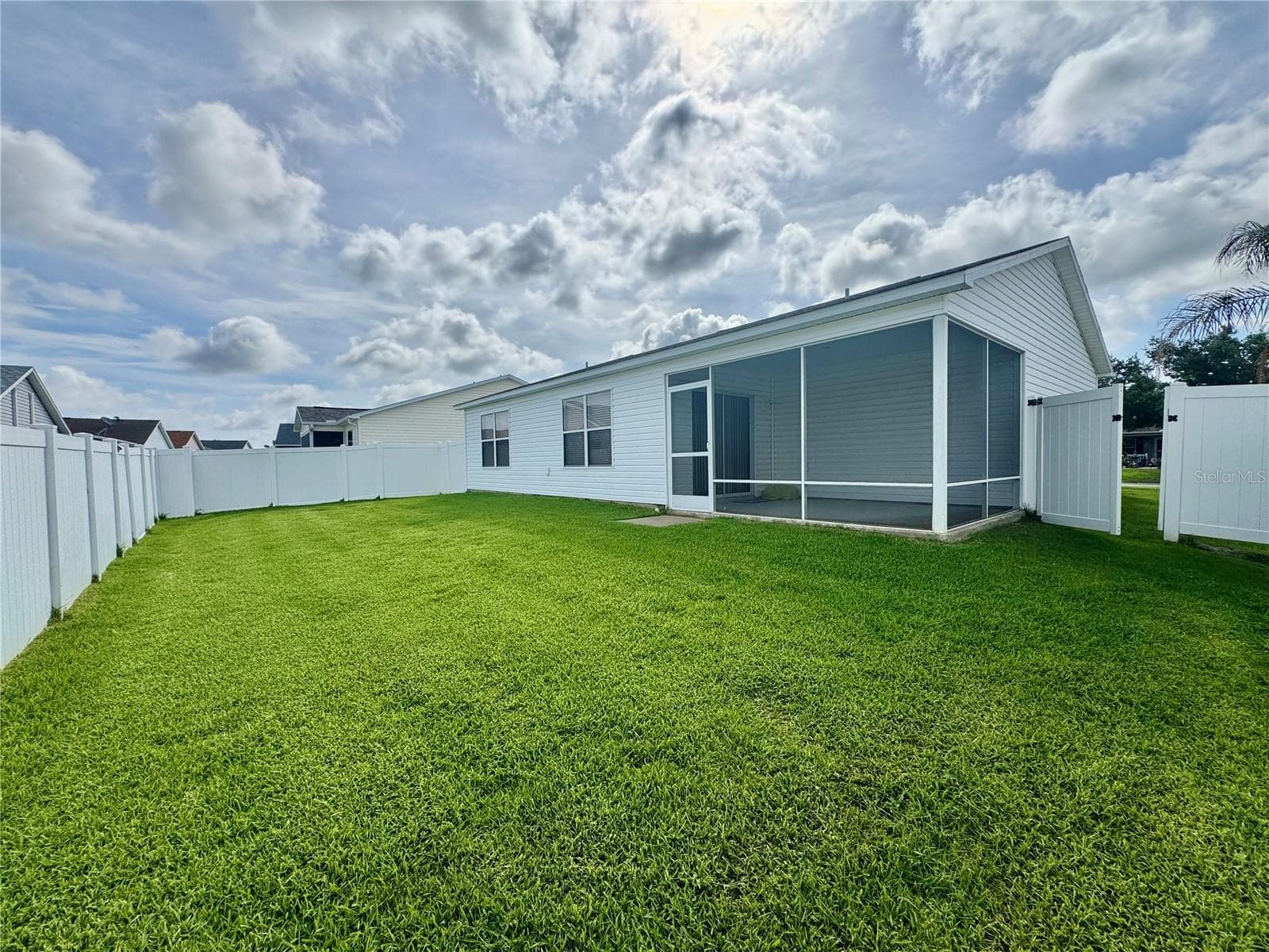 Single Family Residence at 892 NASH LOOP, THE VILLAGES, photo 2 of 11
