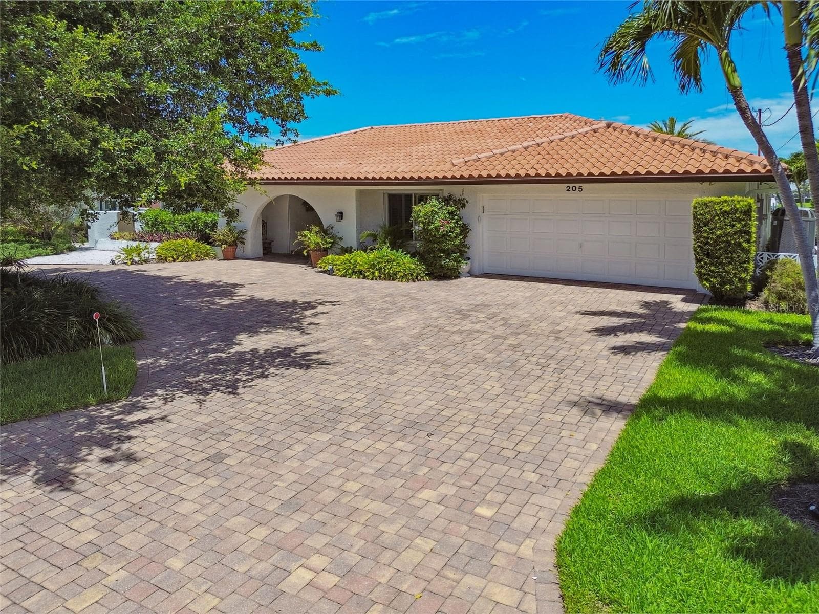 Front of Home/Driveway - 205 HARRISON AVE, BELLEAIR BEACH