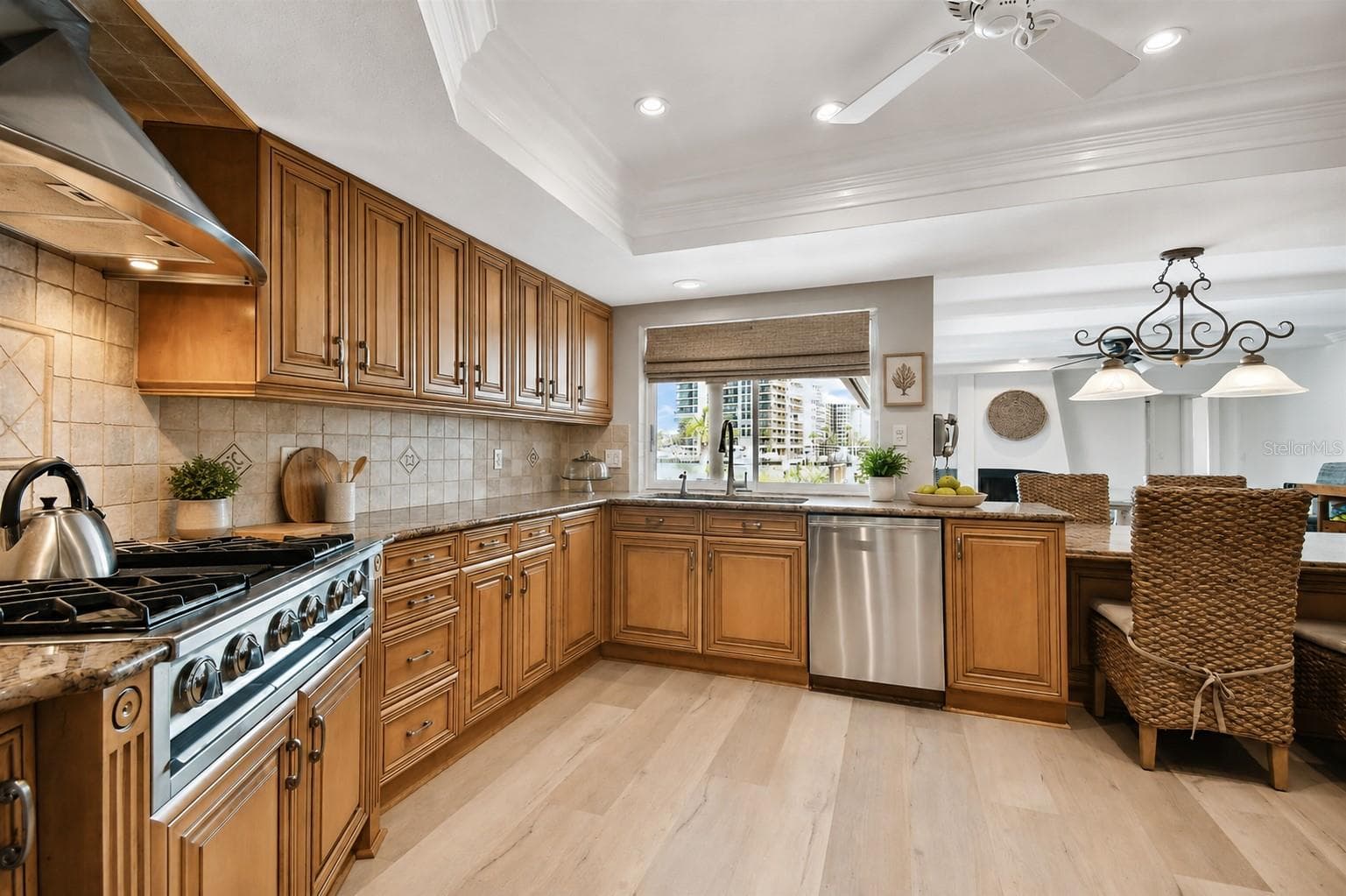 kitchen - 205 HARRISON AVE, BELLEAIR BEACH