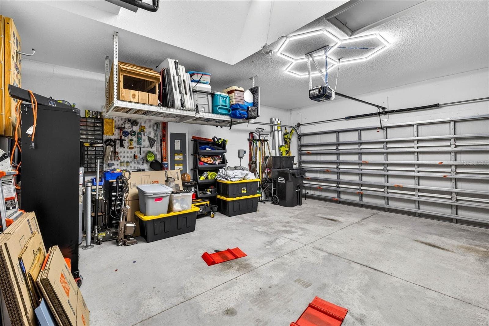 Two Car Garage - 29894 CHAPEL CHASE DR, WESLEY CHAPEL