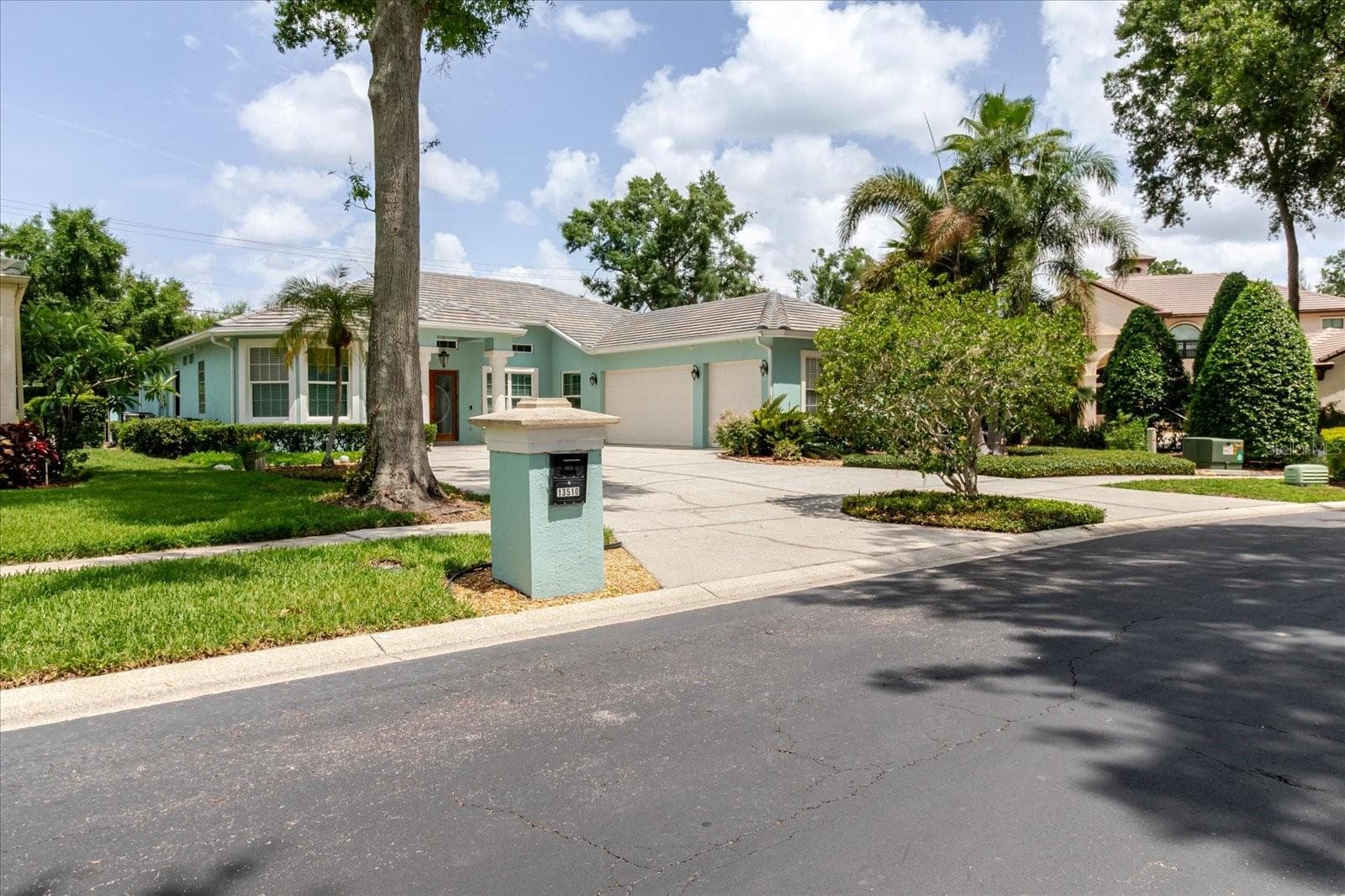 Single Family Residence at 13510 WESTSHIRE DR, TAMPA, photo 92 of 100