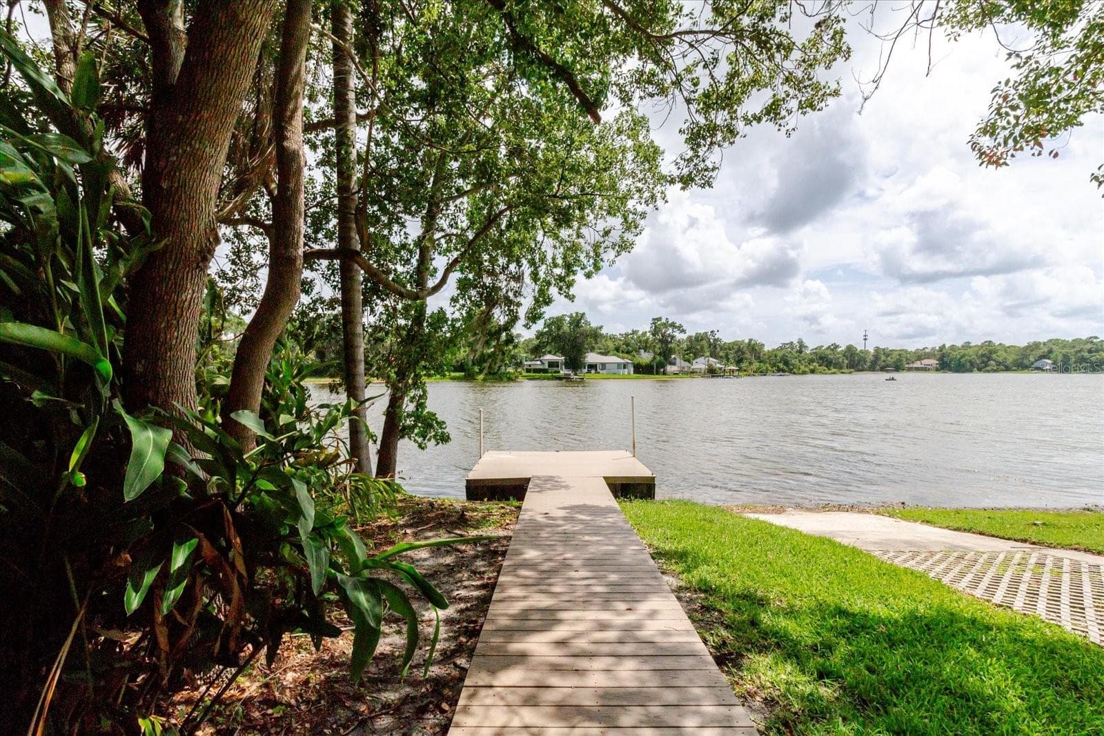 Single Family Residence at 13510 WESTSHIRE DR, TAMPA, photo 100 of 100