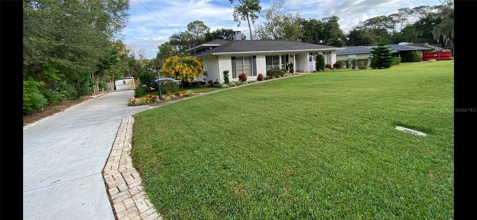 305 WHITE OAK DR