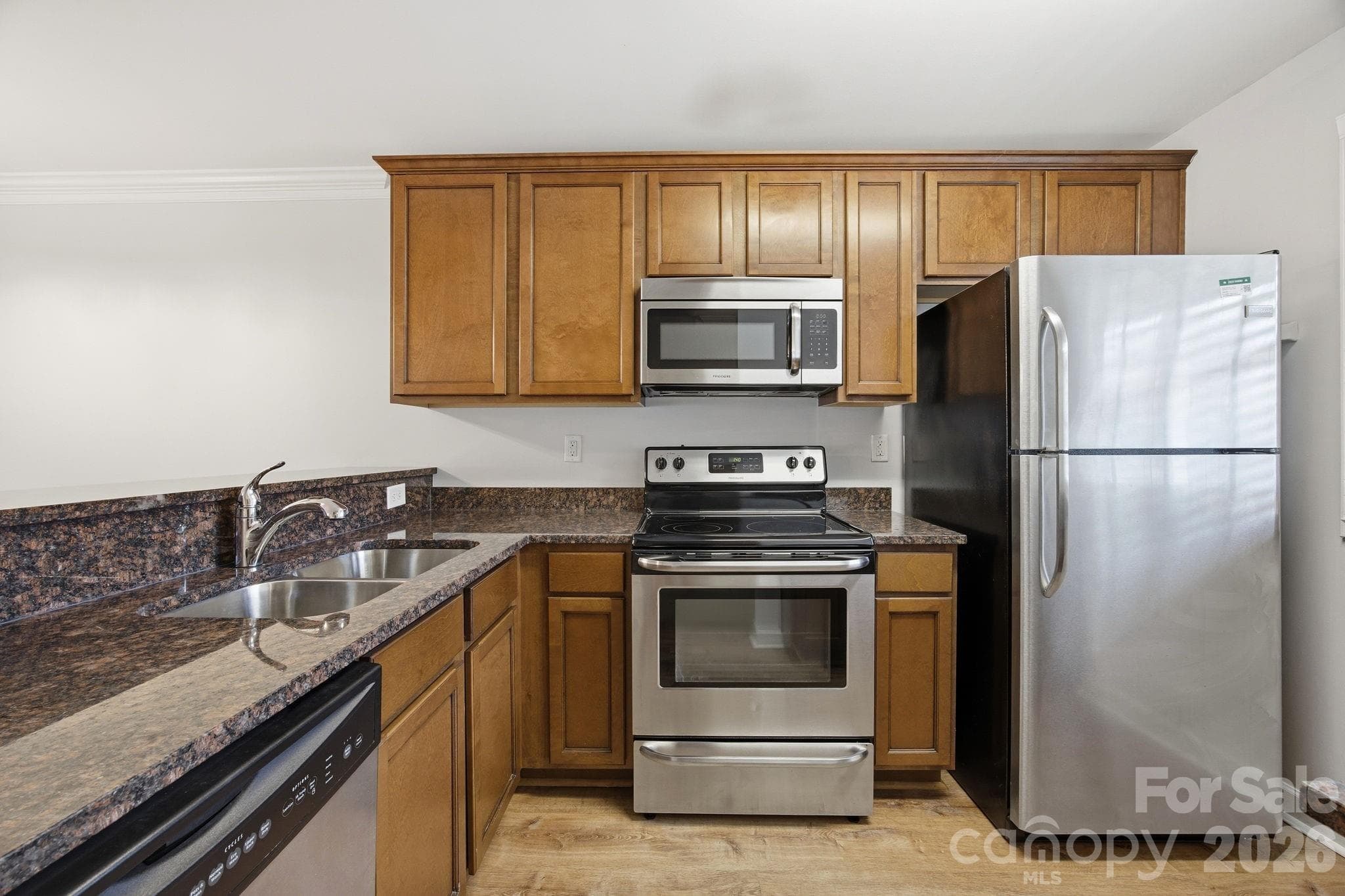 Kitchen w/ stainless appliance package - 1215 Green Oaks Lane, Charlotte