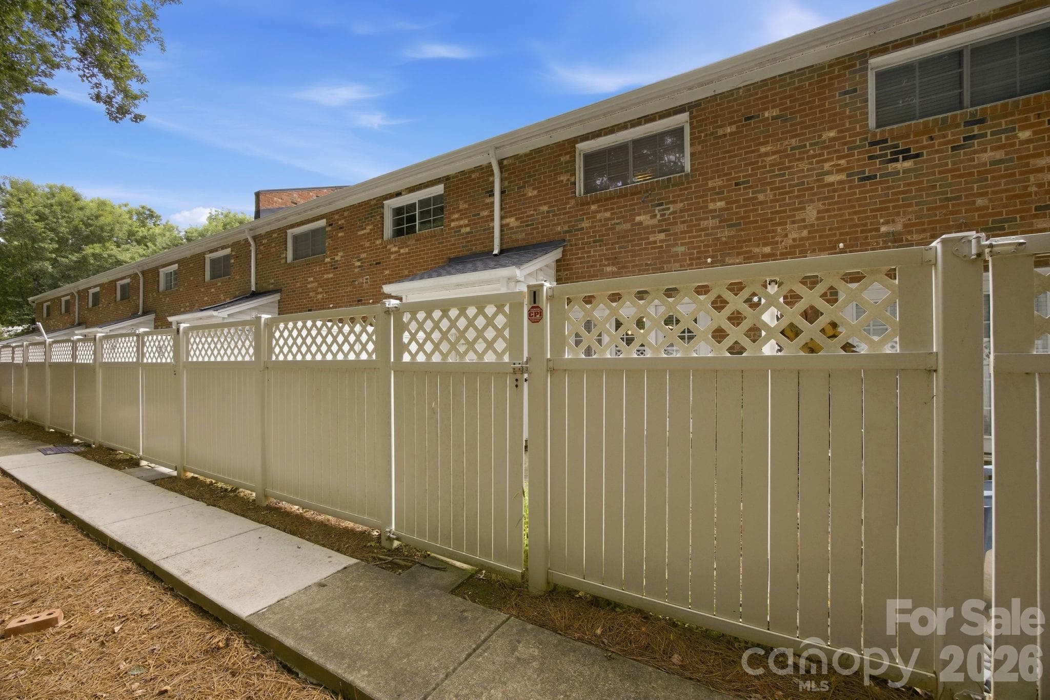 Condominium at 1215 Green Oaks Lane, Charlotte, photo 25 of 28