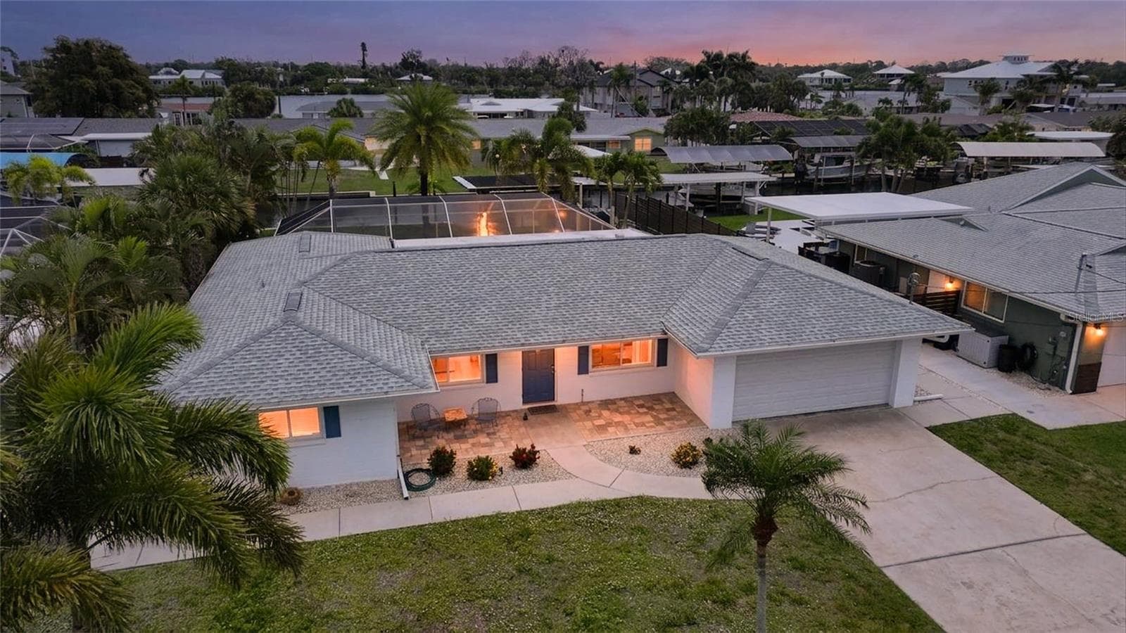 Enjoy sunrise every morning on your waterfront backyard - 1433 LEMON BAY DR, ENGLEWOOD