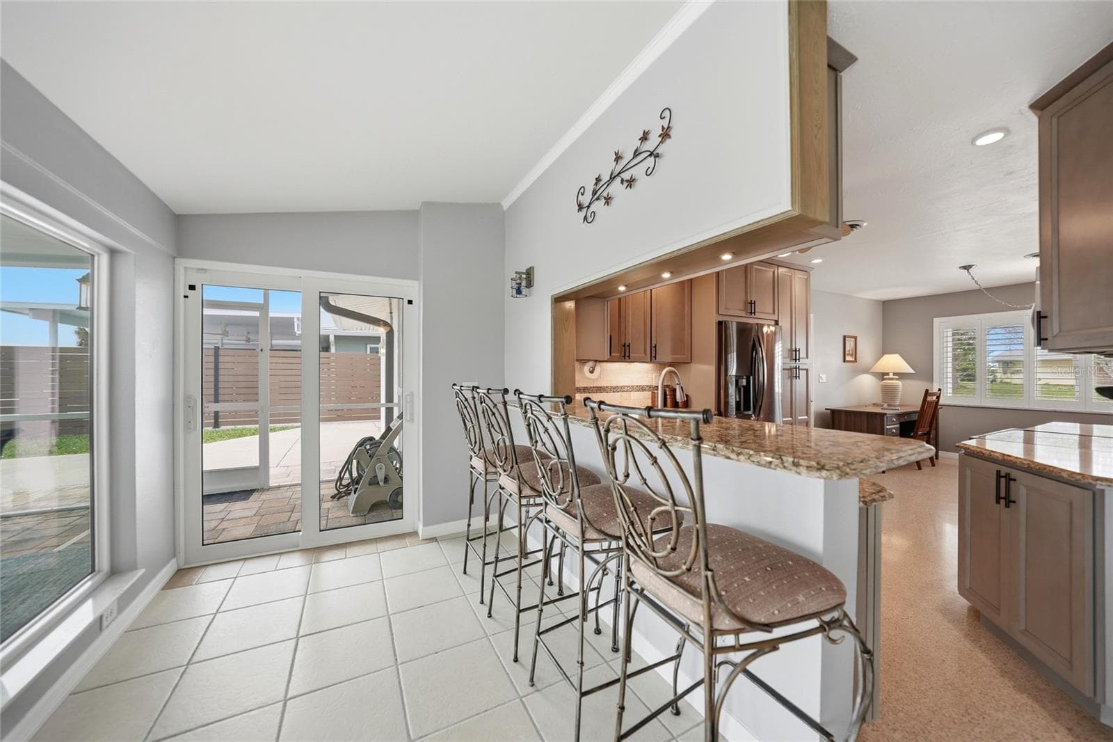 Breakfast bar and views - 1433 LEMON BAY DR, ENGLEWOOD