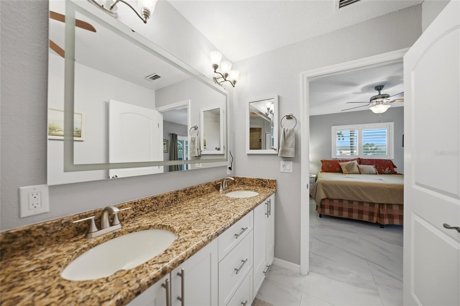 Primary ensuite with dual sinks - 1433 LEMON BAY DR, ENGLEWOOD
