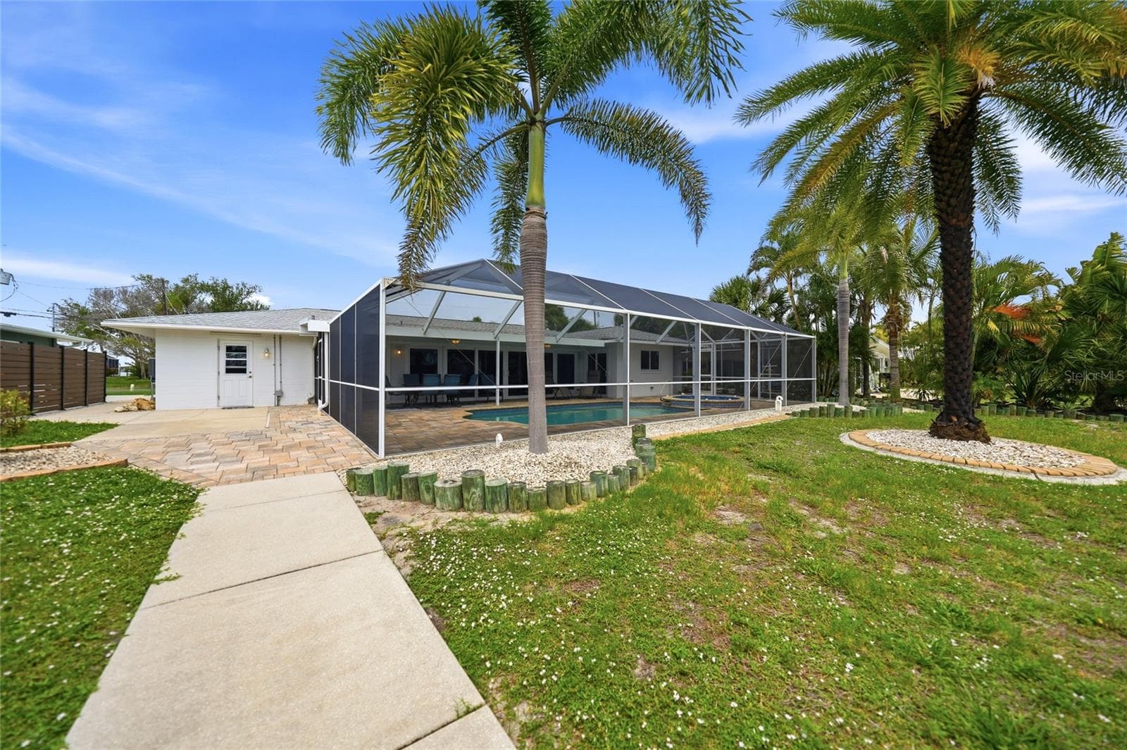Single Family Residence at 1433 LEMON BAY DR, ENGLEWOOD, photo 48 of 57