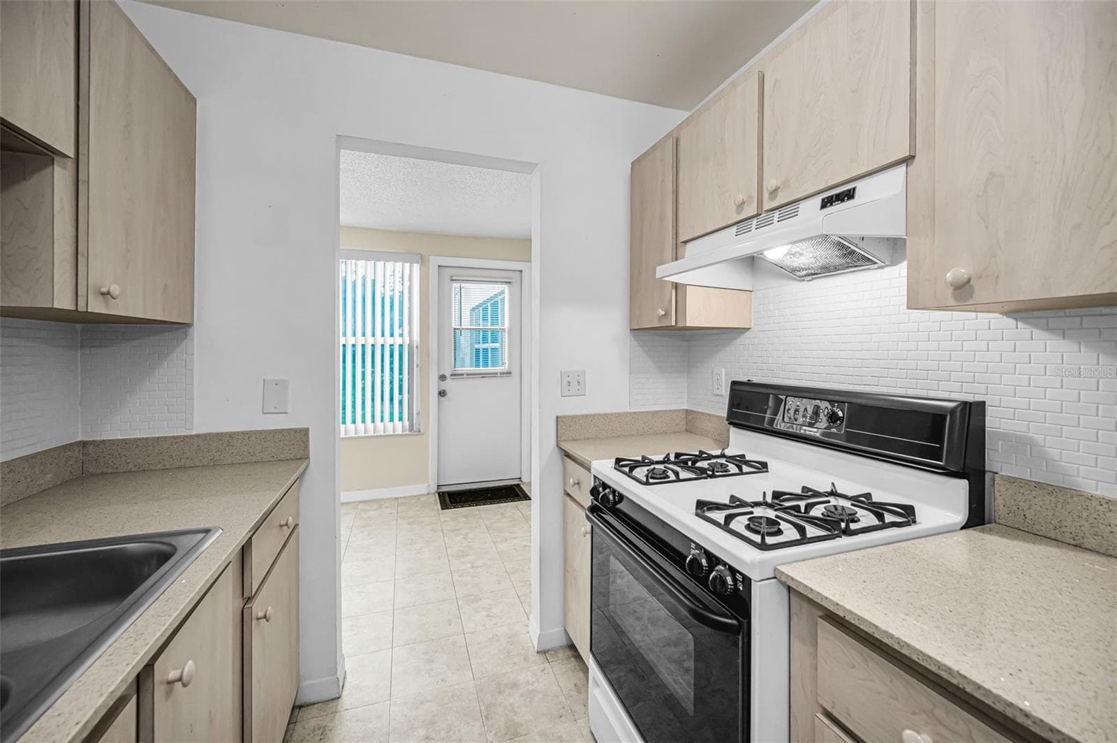 Condominium at 5750 80TH ST N #D101, ST PETERSBURG, photo 9 of 27