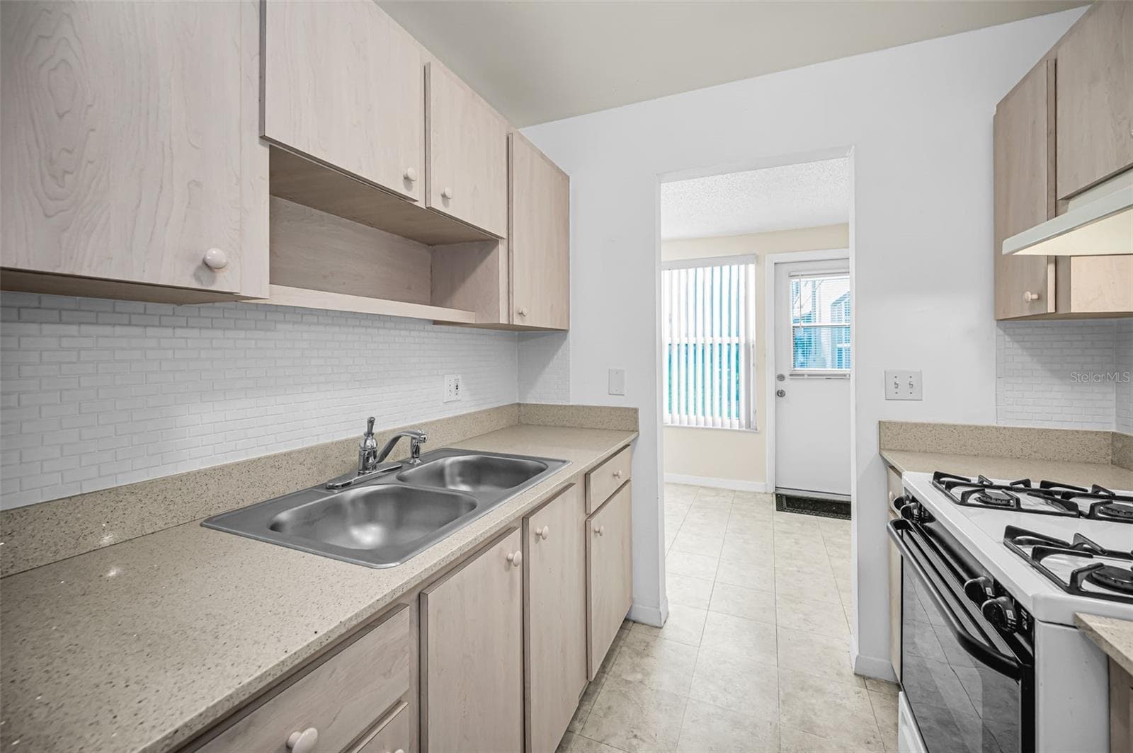 Condominium at 5750 80TH ST N #D101, ST PETERSBURG, photo 11 of 27