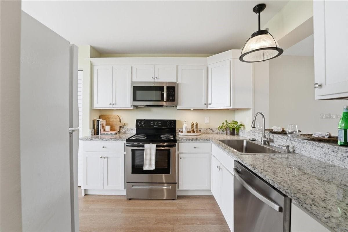 Stainless steel appliances - 4550 PINEBROOK CIR #506, BRADENTON
