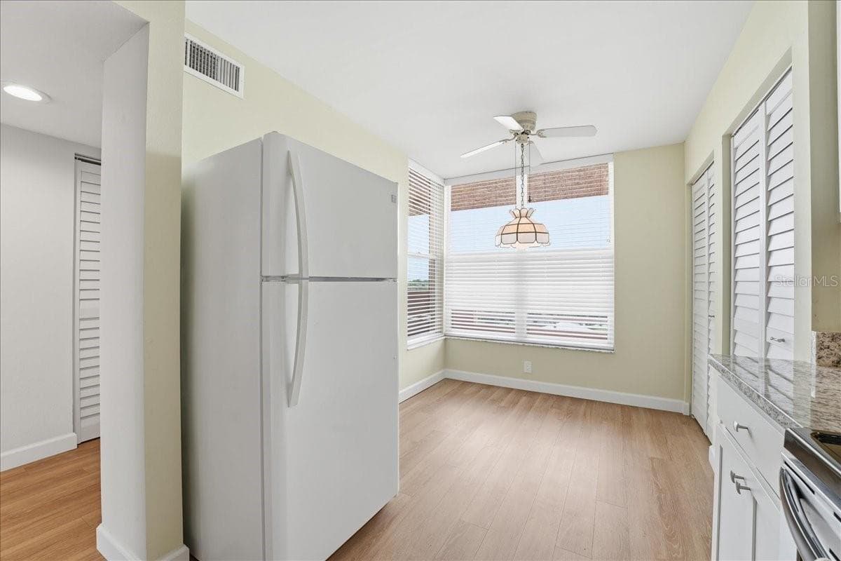 Eat- in kitchen - 4550 PINEBROOK CIR #506, BRADENTON