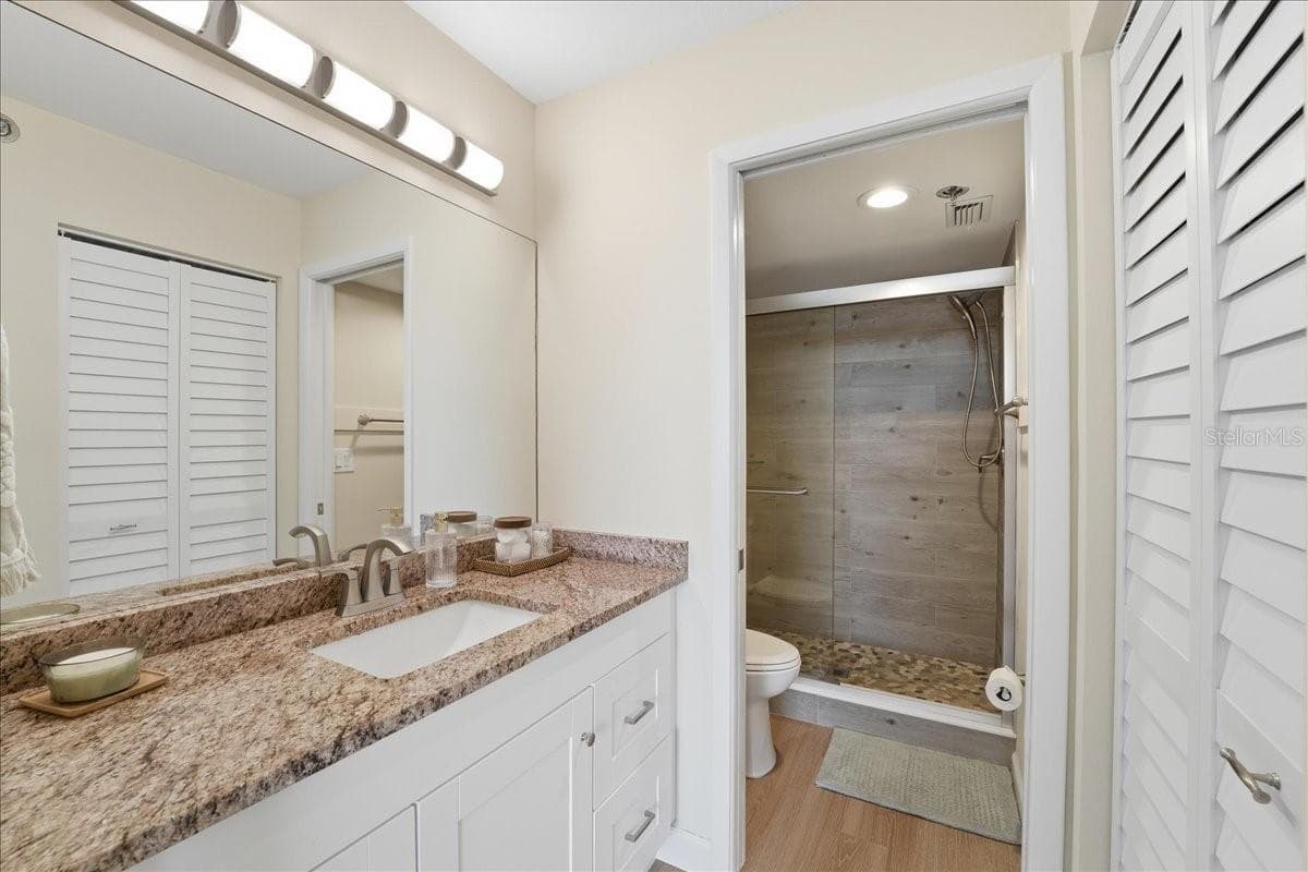 Updated primary bathroom - 4550 PINEBROOK CIR #506, BRADENTON