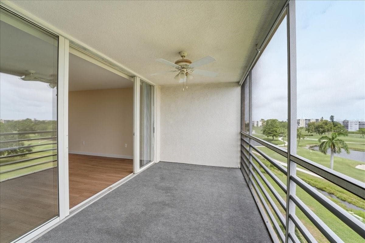 Perfect spot for coffee - 4550 PINEBROOK CIR #506, BRADENTON