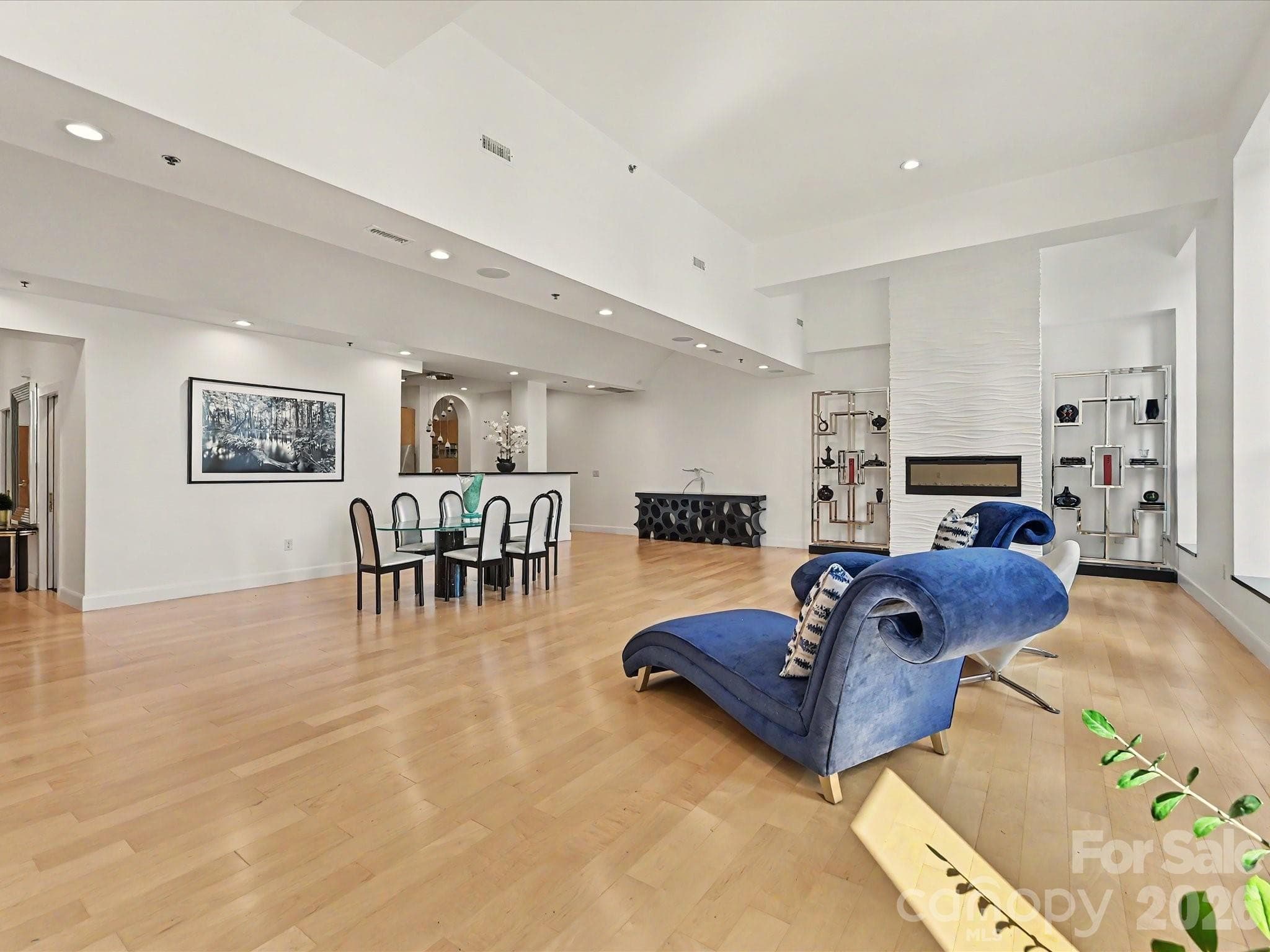 Great Room. looking into Kitchen - 127 N Tryon Street, Charlotte