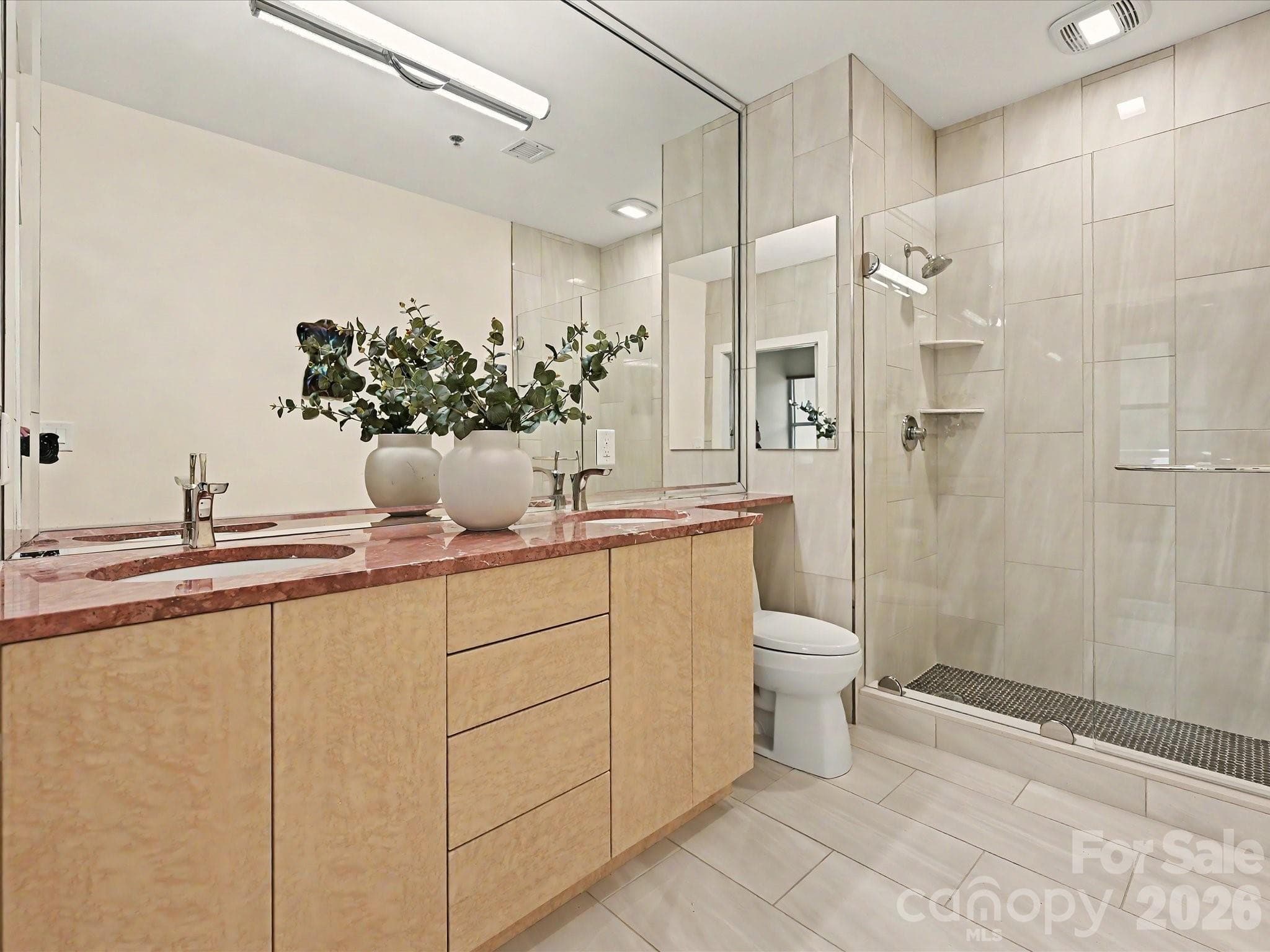 Guest Bedroom Ensuite - 127 N Tryon Street, Charlotte