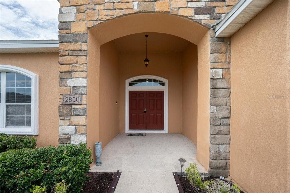 Front Entryway - 2850 SHELDON ST, LAKELAND