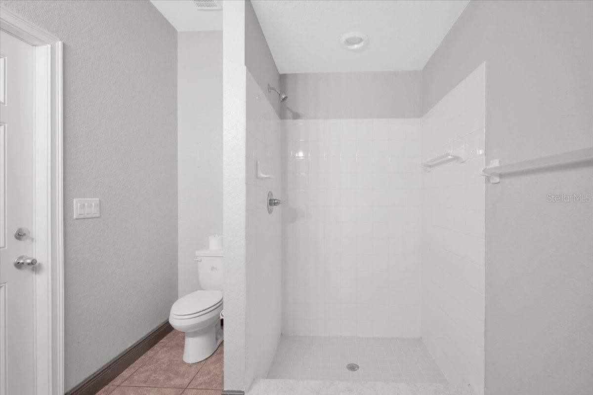 Guest Bath 1 - 2850 SHELDON ST, LAKELAND