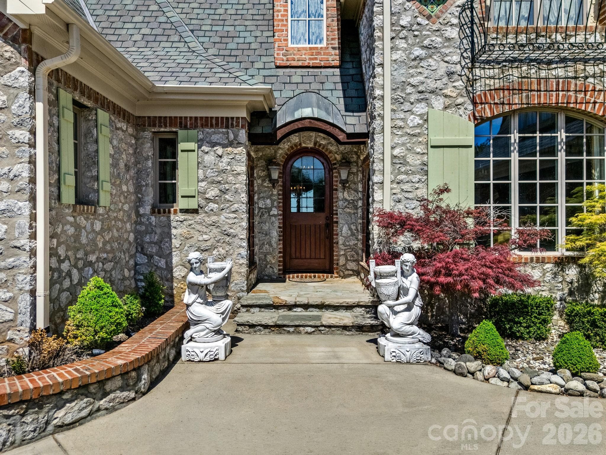 Single Family Residence at 331 Ivy Arbor Circle, Rock Hill, photo 4 of 48